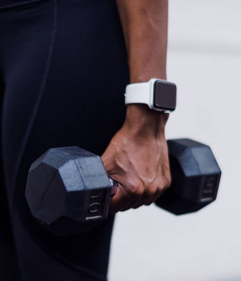 la kinésithérapie utilise souvent des haltères